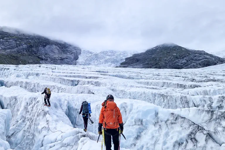 Bretur over bresprekker på Nigardsbreen